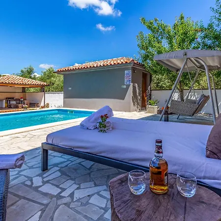 1 Bedroom Awesome In * Pula