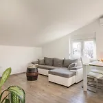 1 Bedroom Lovely Apartment In Pula *