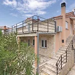 Apartment 1 Bedroom Lovely Apartment In Pula