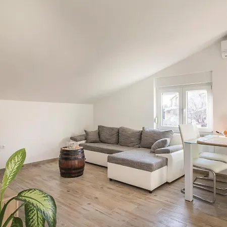 1 Bedroom Lovely In *