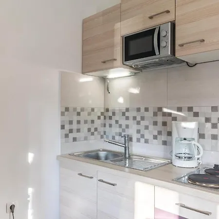 Apartament 1 Bedroom Awesome In Pula