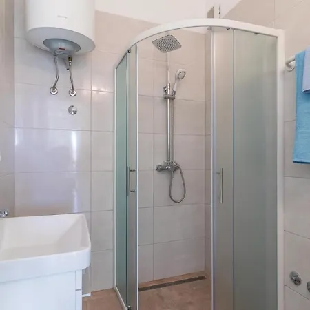 1 Bedroom Awesome In *