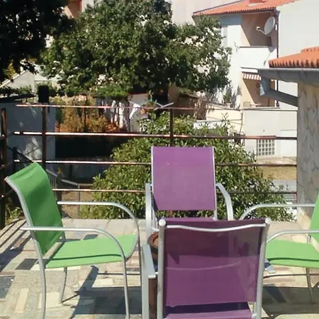 Apartment 1 Bedroom Lovely Apartment In Pula Pula