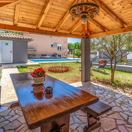 Apartament 1 Bedroom Awesome In *